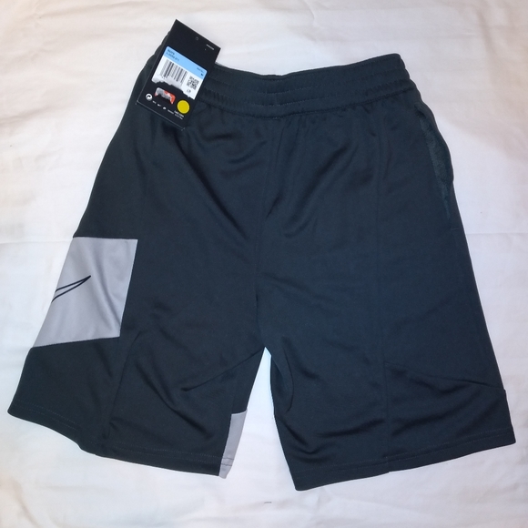 Shorts - Picture 3 of 3